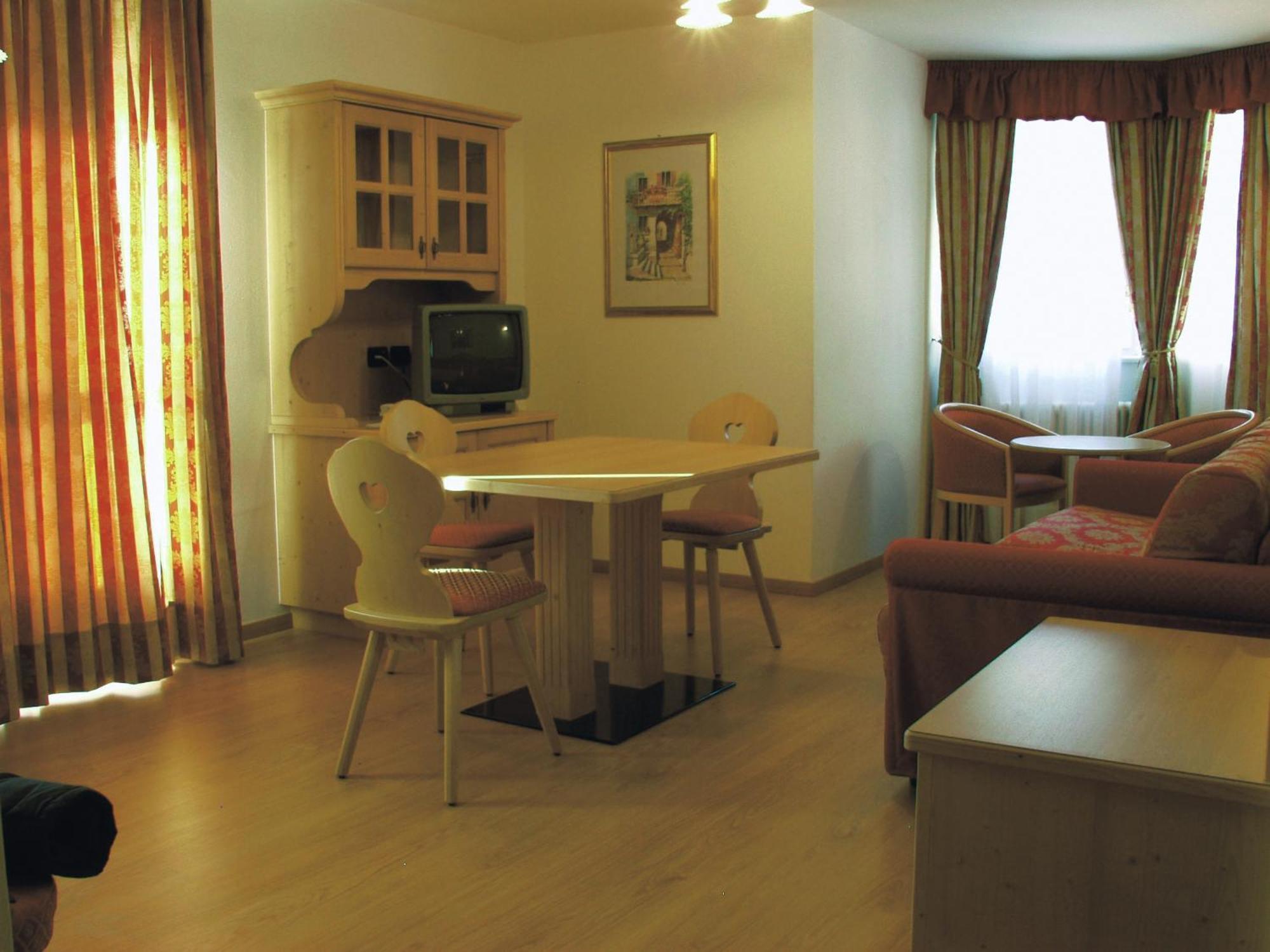 Residence Pez Gajard ซานมาร์ตีโนดีกัสตรอสซา ภายนอก รูปภาพ