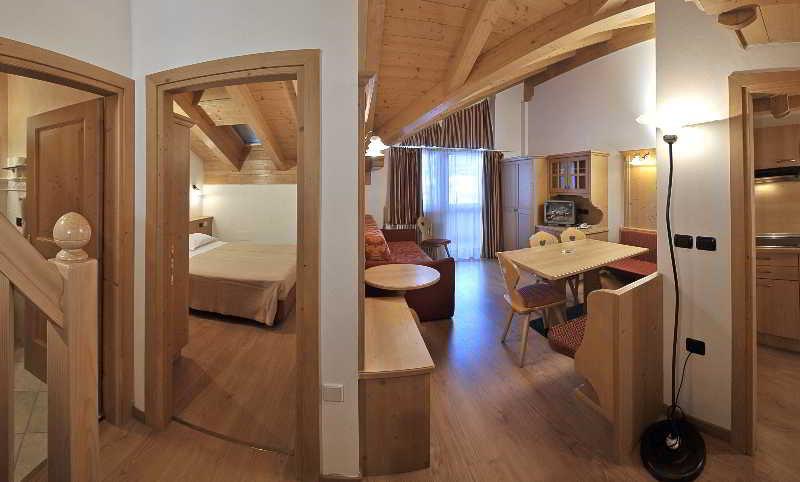 Residence Pez Gajard ซานมาร์ตีโนดีกัสตรอสซา ภายนอก รูปภาพ